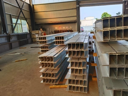 Las barreras de sección C galvanizadas y sumergidas en caliente son la mejor opción para edificios fuertes y duraderos