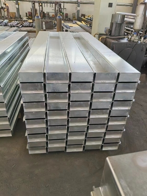 Largo 1000-4000 mm Moldos de soporte de pared de hormigón para la construcción de infraestructuras ferroviarias