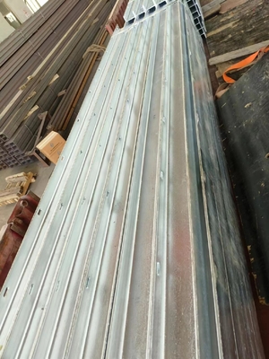 Metal resistente a la intemperie Galvanizado con vigas de retención de pared