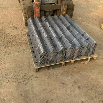 Versión corta de acero galvanizado de ángulo con agujeros de personalización