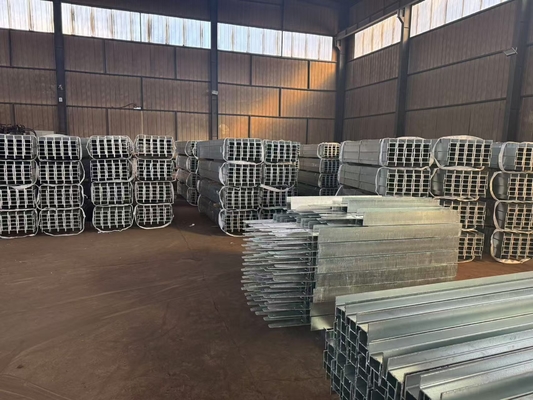 Las piezas de las series G300 y G350 de los postes galvanizados con conexión soldada