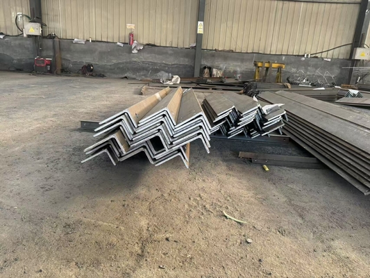 Acero de ángulo estructural fuerte disponible en varios tamaños perfecto para marcos de edificios industriales