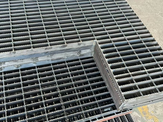Escalera de acero prefabricada galvanizada para espacios exteriores