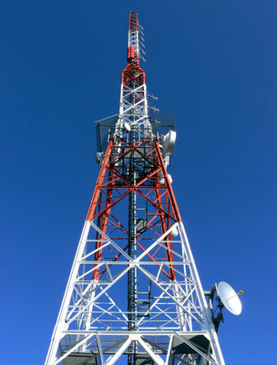Torre de telecomunicaciones de acero angular galvanizado en caliente para estación base 4G 5G en zona costera